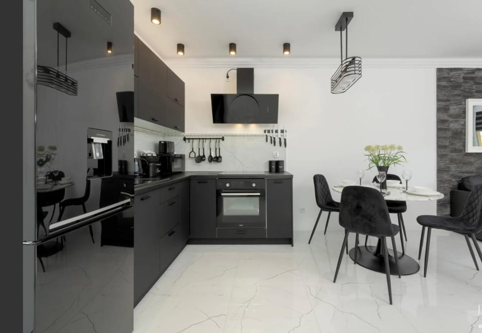 Kitchen or kitchenette, Dining area, oven, stove
