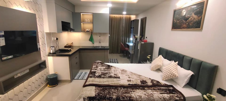 Bed, Kitchen or kitchenette, Living room, Photo of the whole room, Dining area, Bedroom