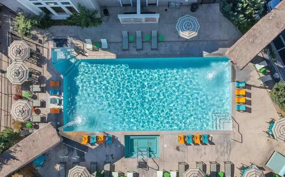 Modern 1BR Reno Retreat · Spring Pool & Mountain Apartment in Reno