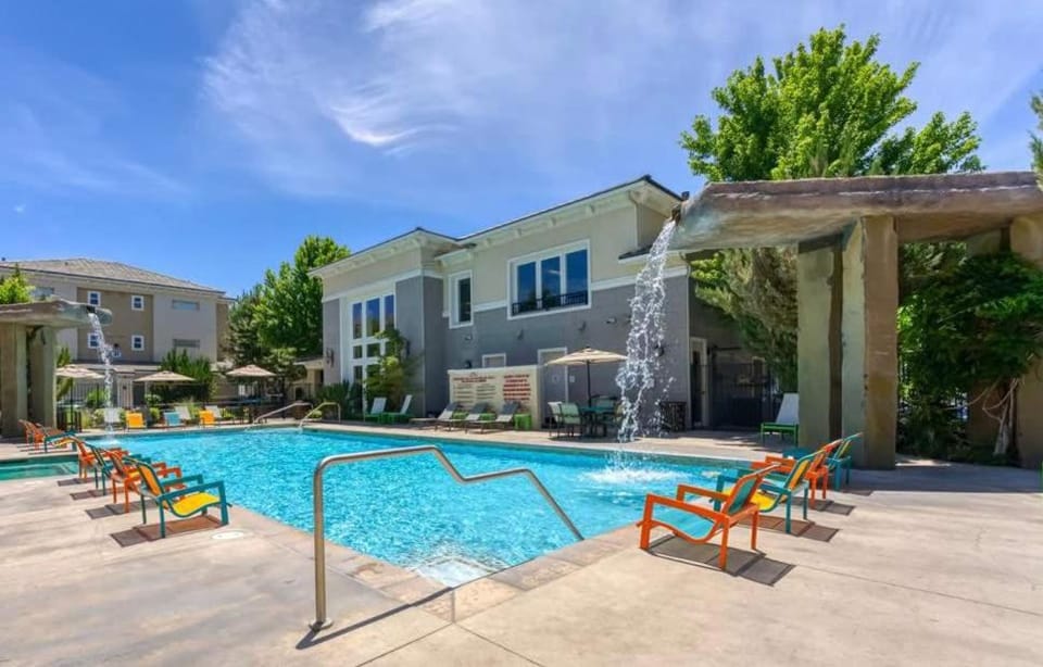 Spacious 2BR Reno Suite · Spring Getaway & Pool Apartment in Reno