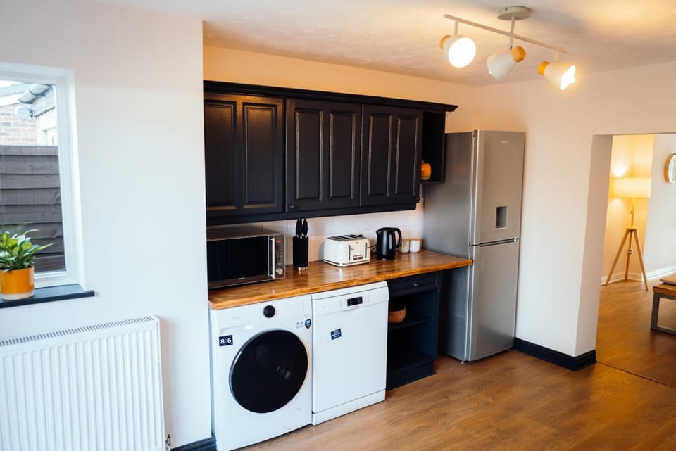 Coffee/tea facilities, dishwasher, toaster, washing machine, dryer