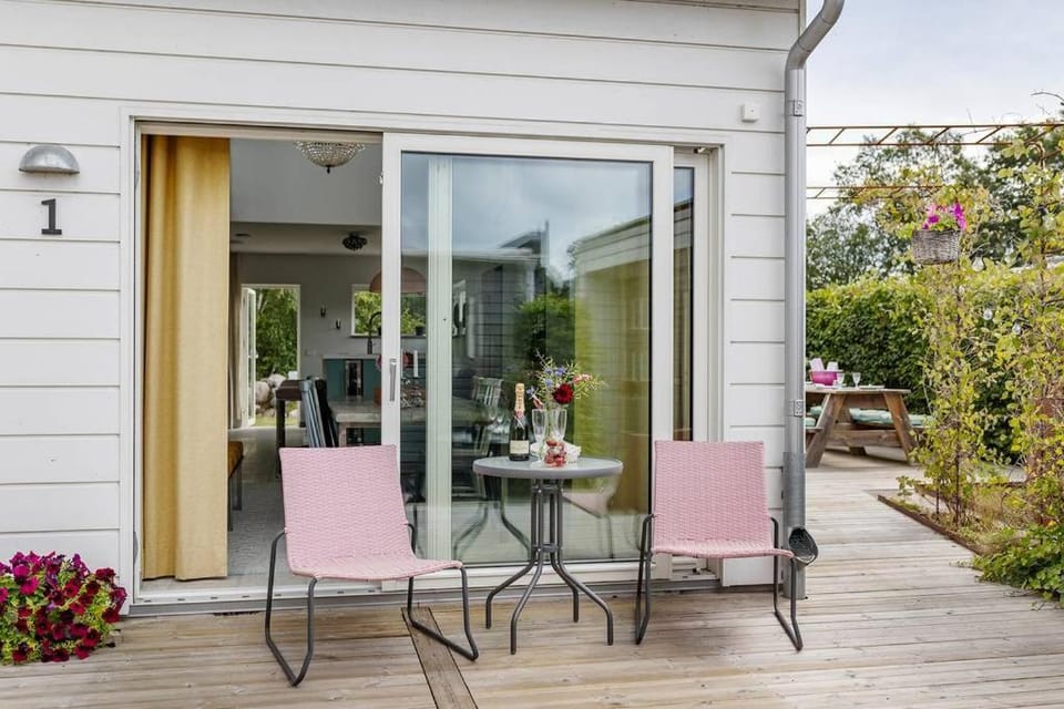 Property building, Patio, Garden, View (from property/room), Balcony/Terrace, Seating area, Garden view