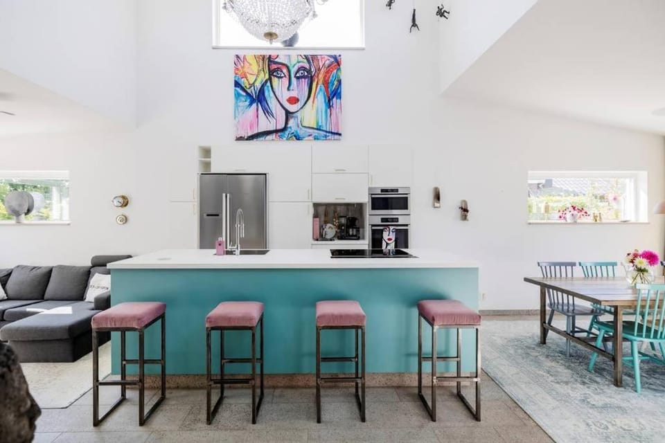 Coffee/tea facilities, Kitchen or kitchenette, Living room, Seating area, Dining area, minibar, oven, stove, toaster