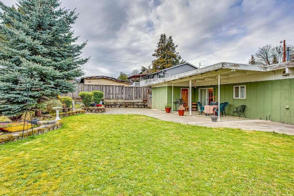 SeaTac Home with Patio and Grill - 3 Mi to Airport! House in SeaTac