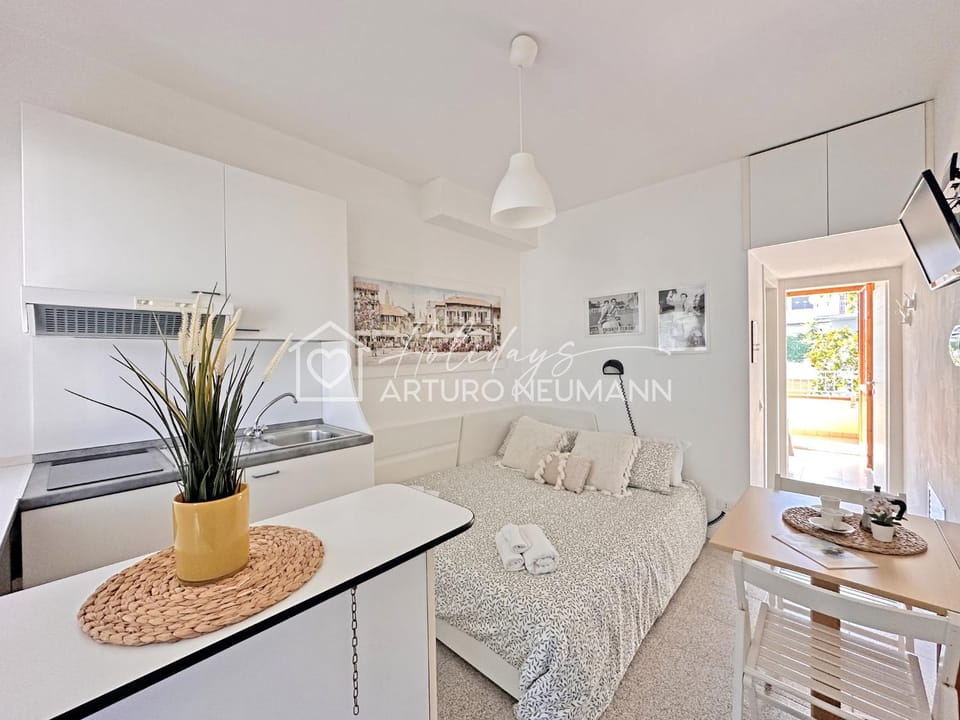 Kitchen or kitchenette, Living room, Photo of the whole room, Seating area, Bedroom