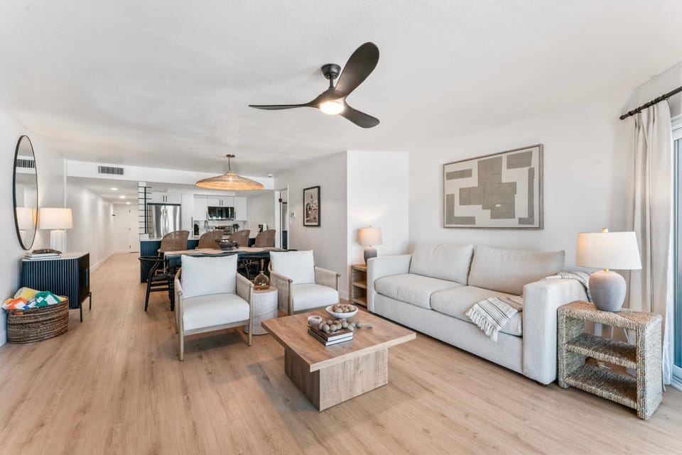 Newly Reno Beachfront Escape I Steps to Beach Apartment in Clearwater Beach