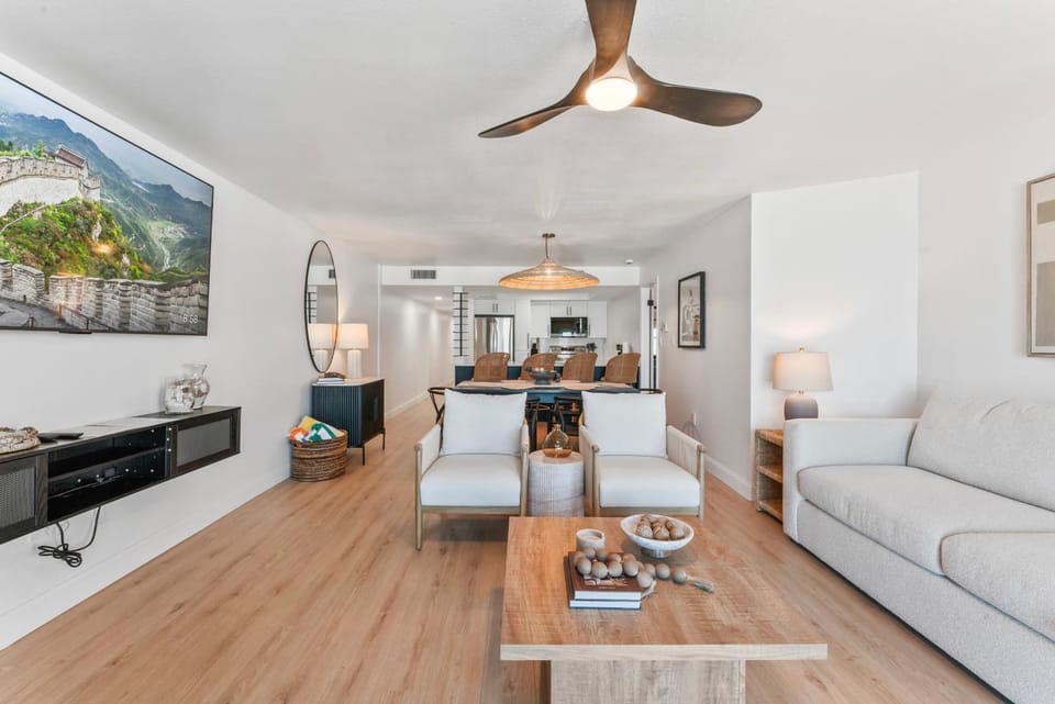 Newly Reno Beachfront Escape I Steps to Beach Apartment in Clearwater Beach