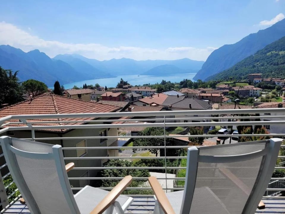 Balcony/Terrace, Lake view