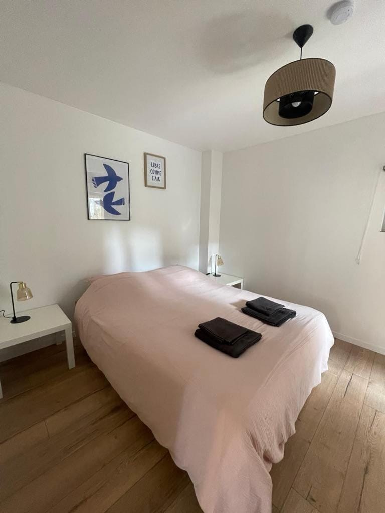 Bed, Night, Photo of the whole room, Bedroom