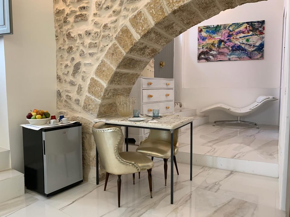 Coffee/tea facilities, Dining area