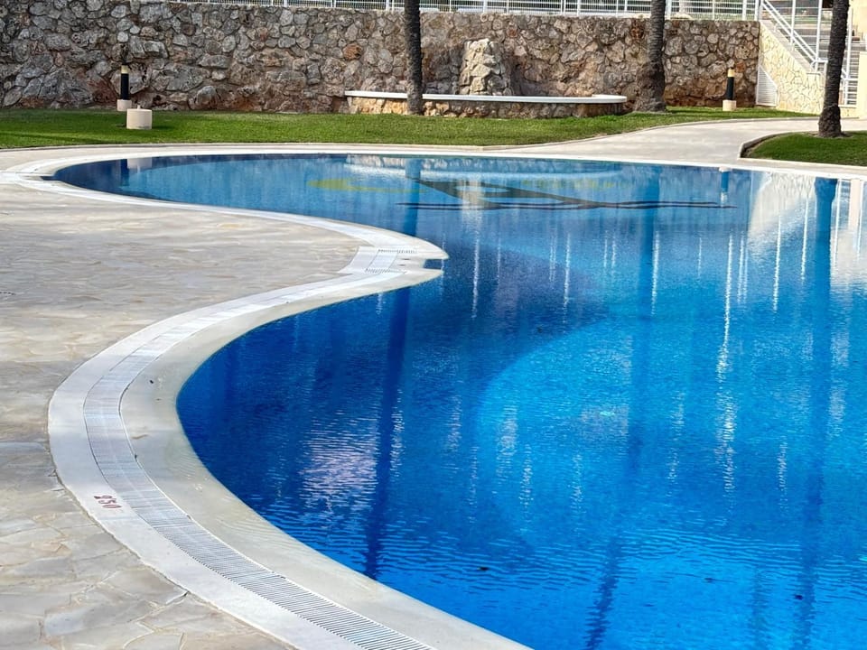Swimming pool, Swimming pool