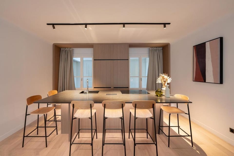 Dining area, kitchen