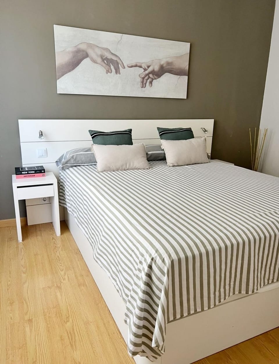 Bed, Photo of the whole room, Bedroom