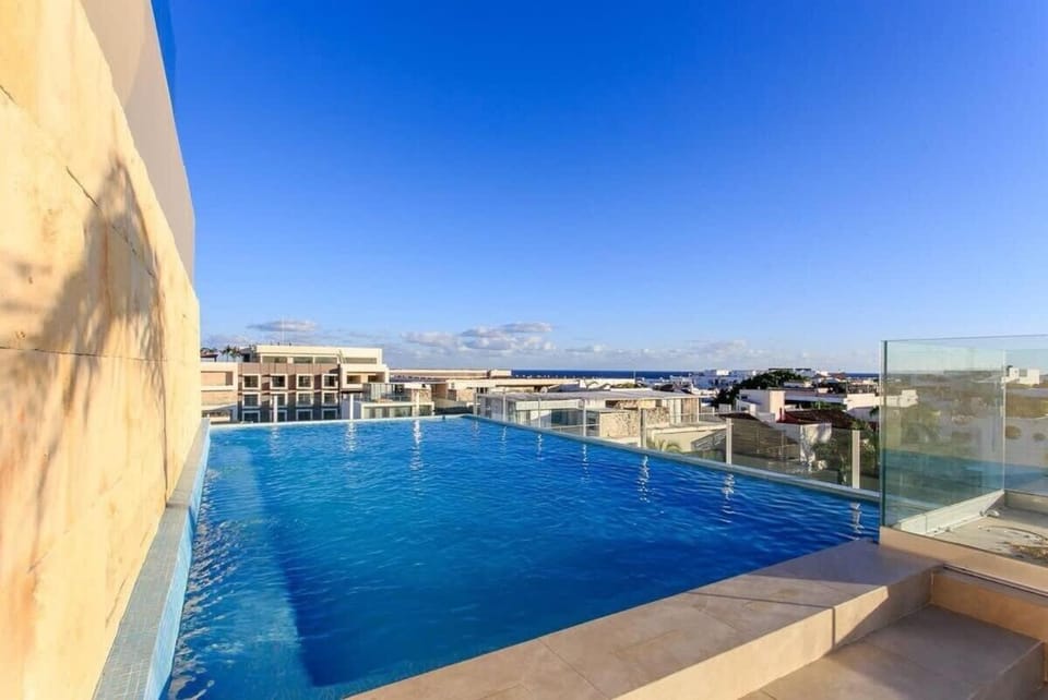 Pool view, Swimming pool, sunbed