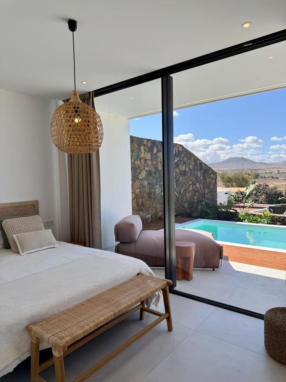 Property building, Bed, Off site, Bathroom, Bedroom, Pool view, Swimming pool, Swimming pool