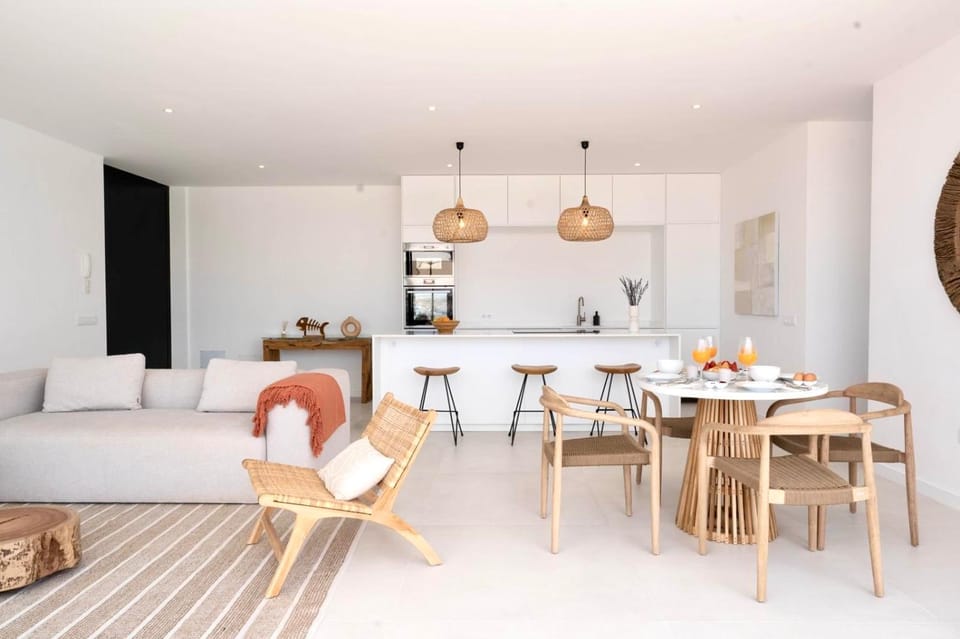 Kitchen or kitchenette, Living room, Seating area, Dining area