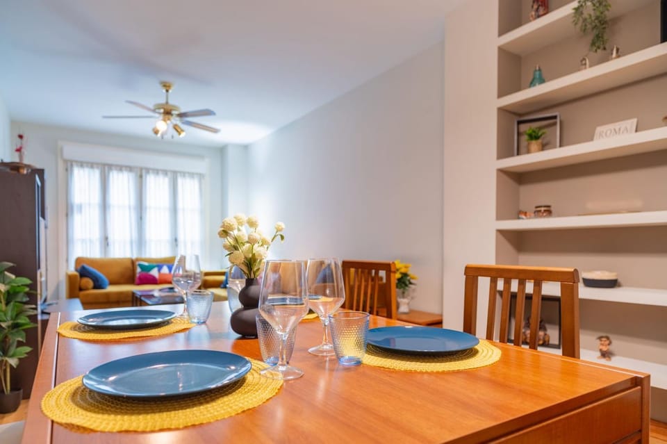Seating area, Dining area