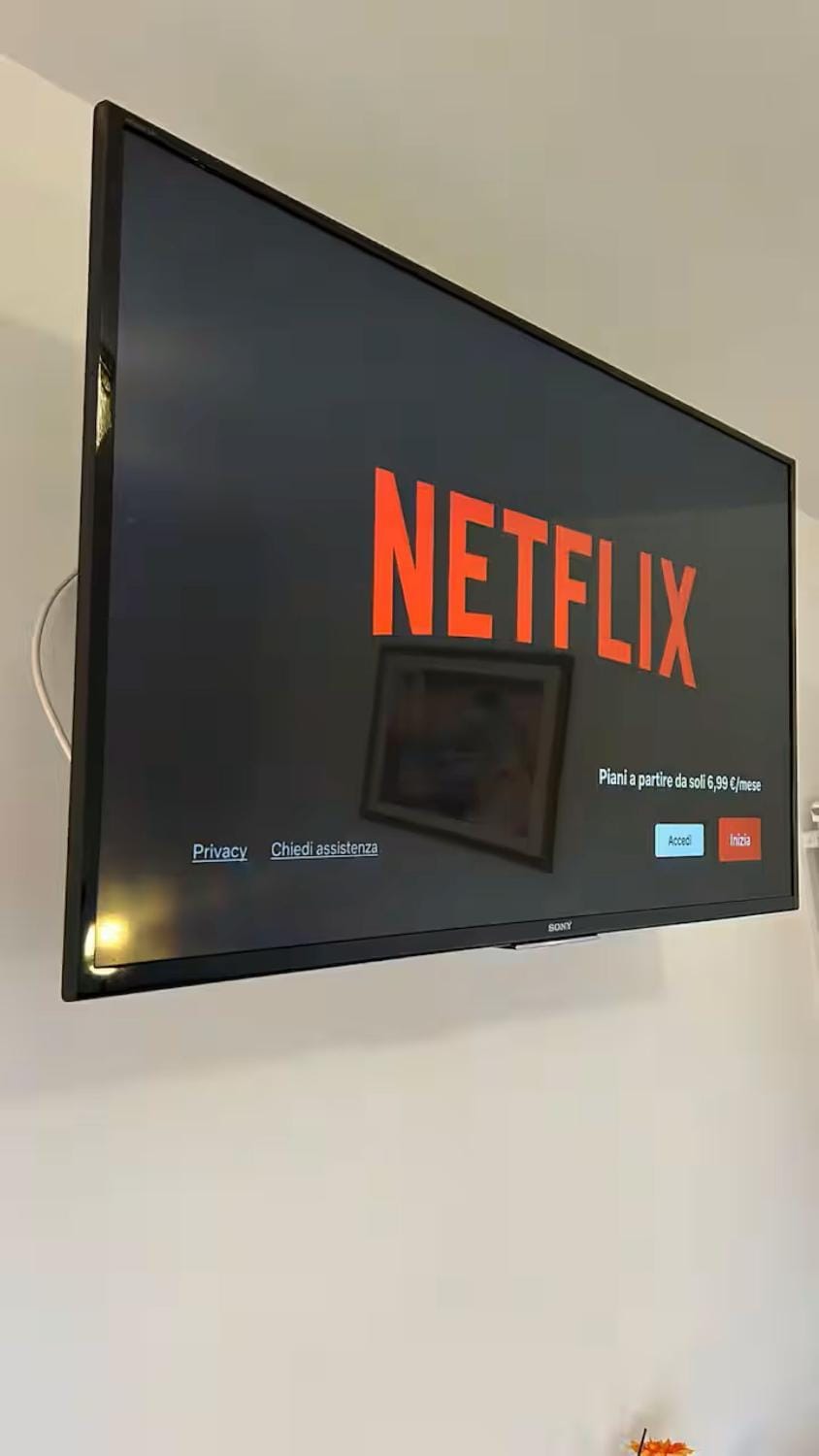 Communal lounge/ TV room, Property logo or sign, TV and multimedia, Evening entertainment, Logo/Certificate/Sign, Text overlay, Certificate/Award