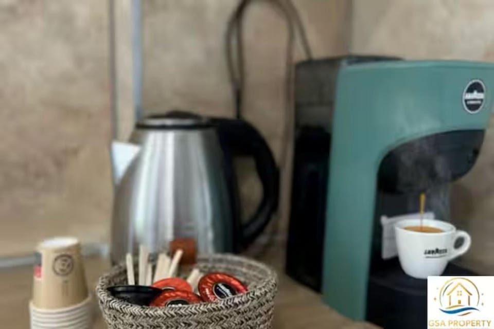 Coffee/tea facilities, Kitchen or kitchenette