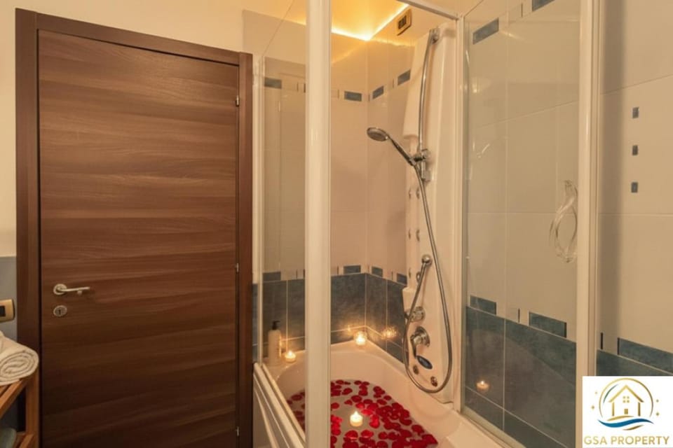 Shower, Bathroom, towels