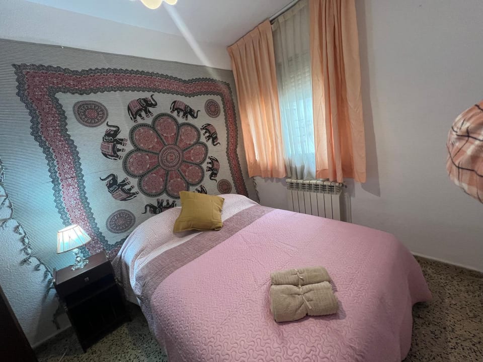 Photo of the whole room, Bedroom