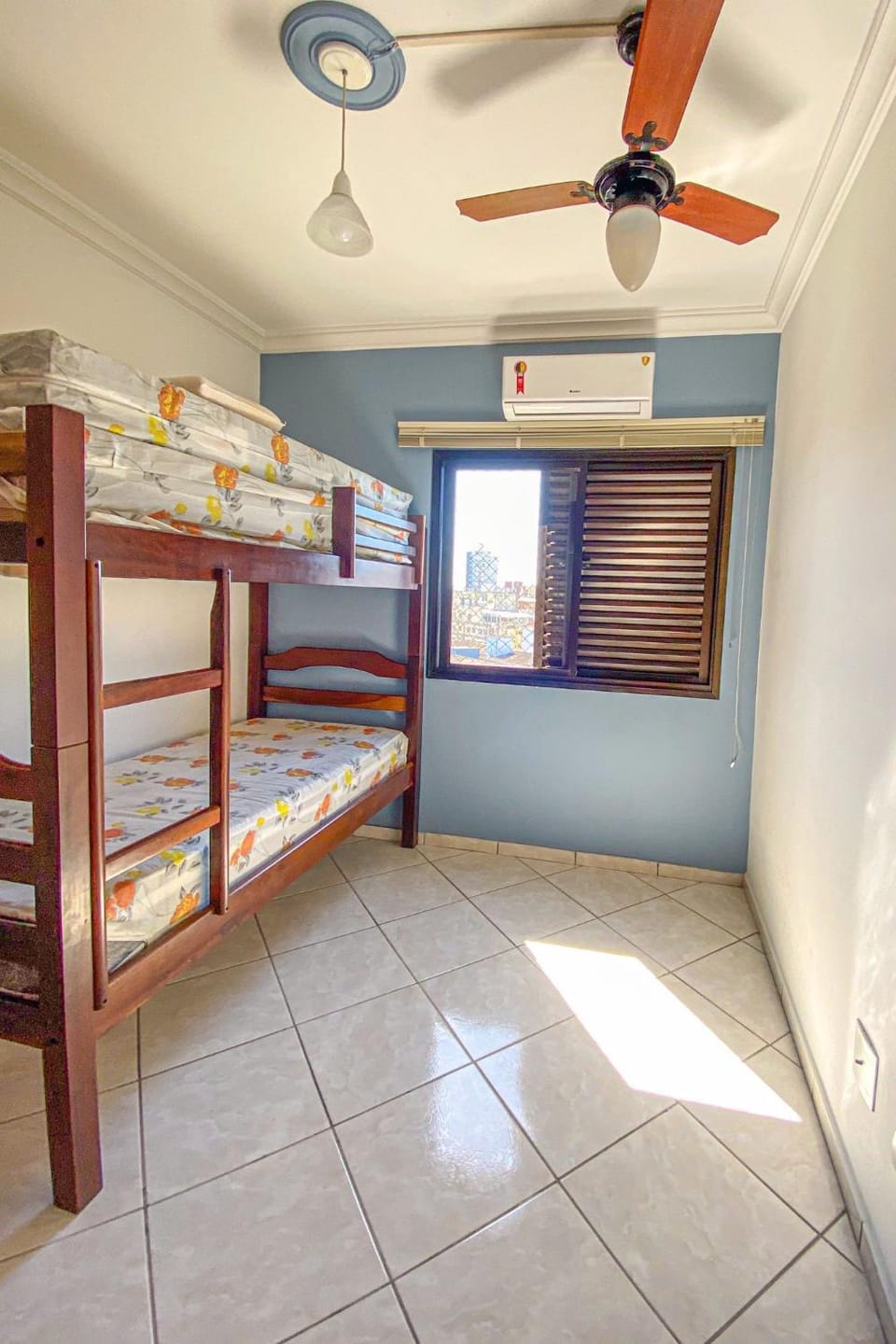 Apartamento com piscina na Enseada Apartment in State of São Paulo