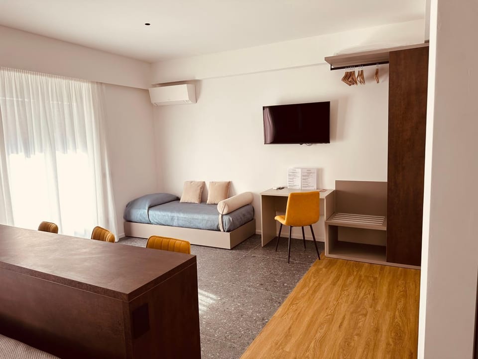 Bed, TV and multimedia, Bedroom, air conditioner