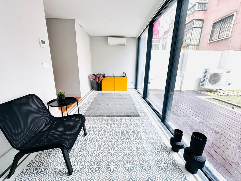 Patio, Living room