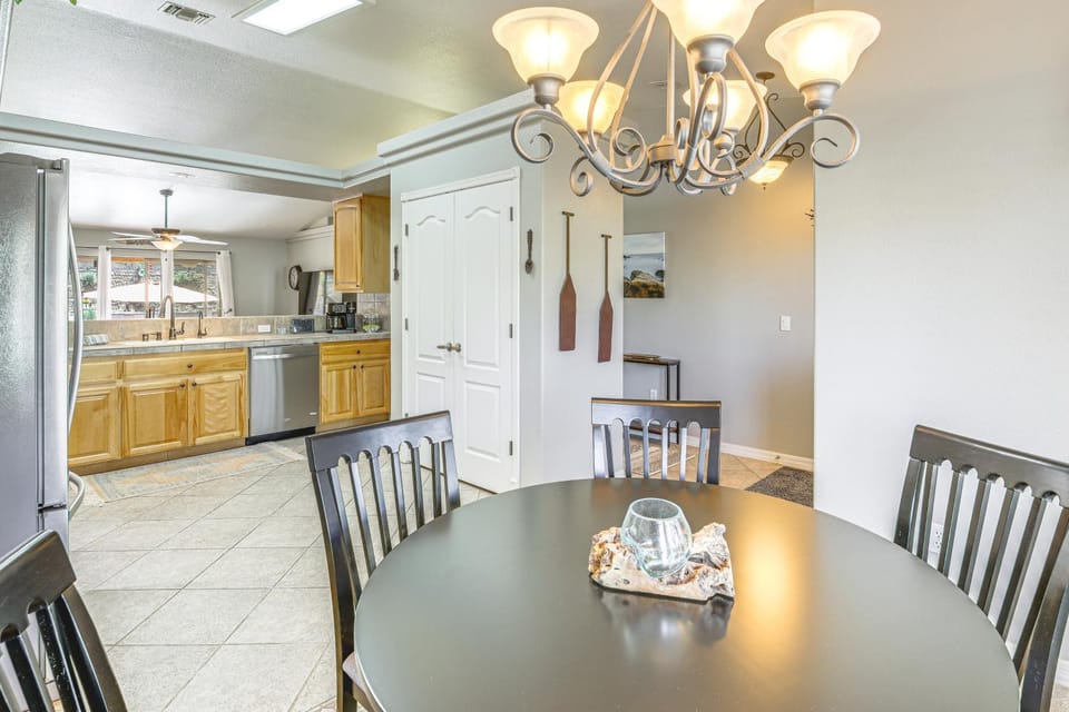 2 Mi to Lake Havasu: Poolside Paradise! House in Lake Havasu City