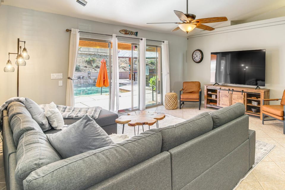 2 Mi to Lake Havasu: Poolside Paradise! House in Lake Havasu City