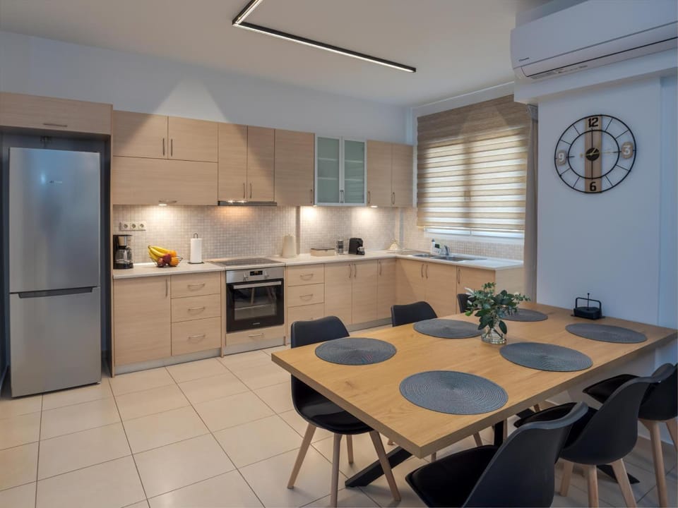 Property building, Kitchen or kitchenette, Living room