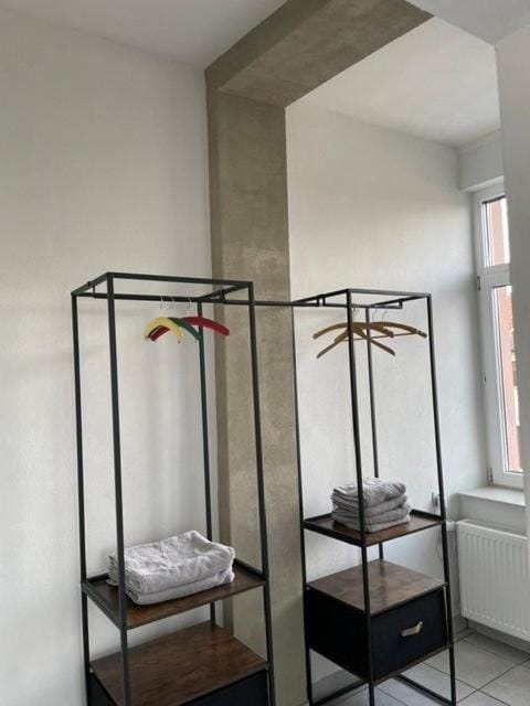 Photo of the whole room, towels