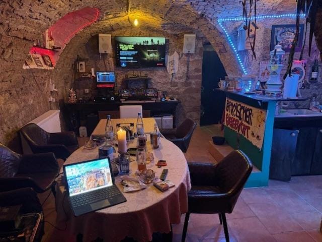 TV and multimedia, Lounge or bar, Banquet/Function facilities, Seating area, Drinks