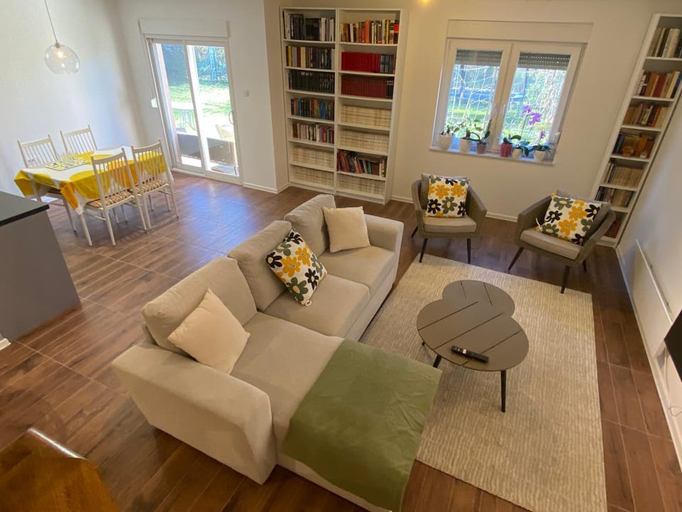 Library, Living room, Seating area