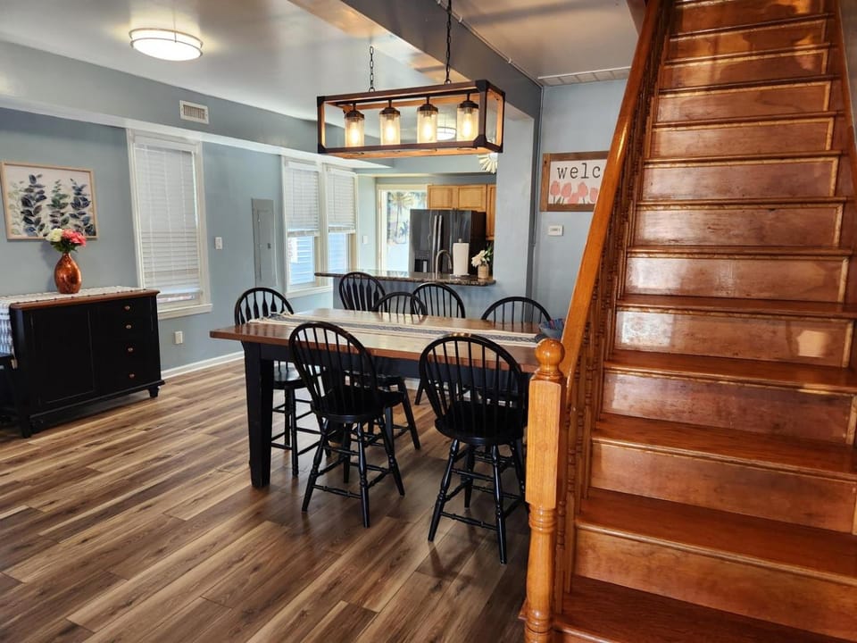 Big Deck Energy-1 block to Beach & Boardwalk House in Atlantic City