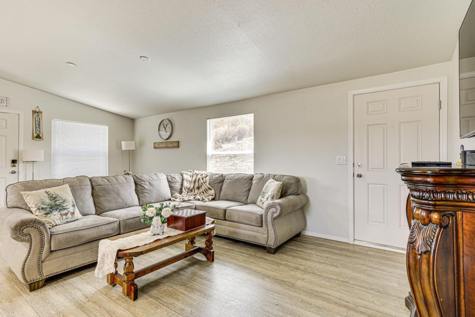 Near Ramona Wineries: Mtn-View Haven w/ Large Yard House in Ramona