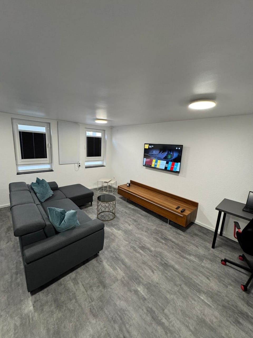 Communal lounge/ TV room, TV and multimedia, Living room, Seating area, Evening entertainment