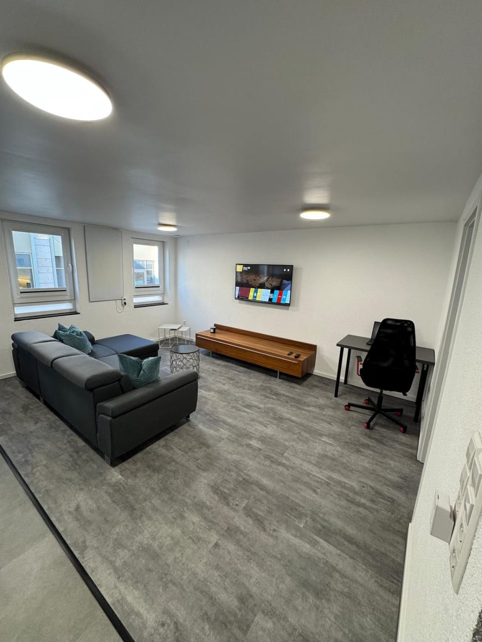 Communal lounge/ TV room, TV and multimedia, Living room, Seating area, Evening entertainment