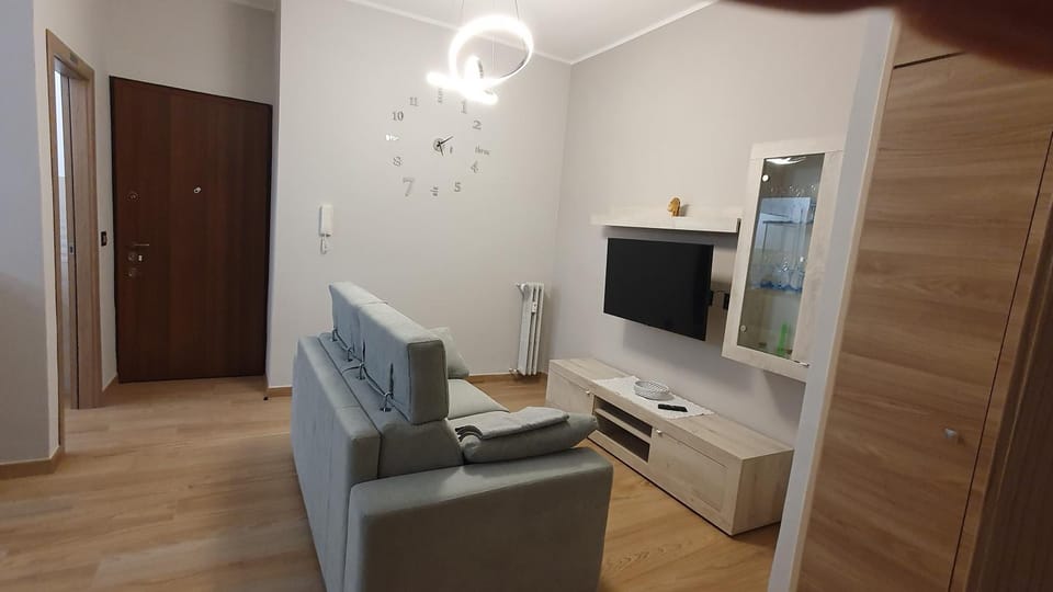 TV and multimedia, Living room, Evening entertainment