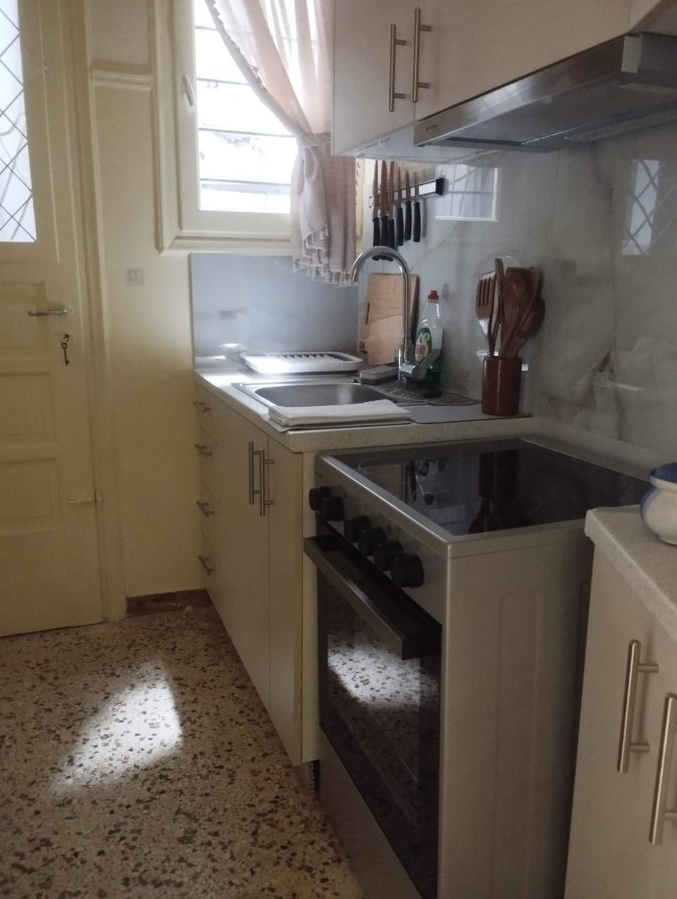 Time of day, oven, stove, toaster, kitchen