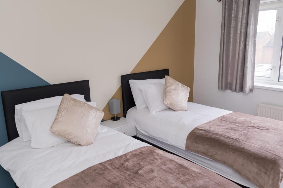 Perfect for Contractors & Families & Free Parking Apartment in Stafford