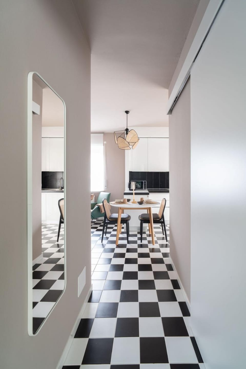 Kitchen or kitchenette, Living room, Seating area, Dining area