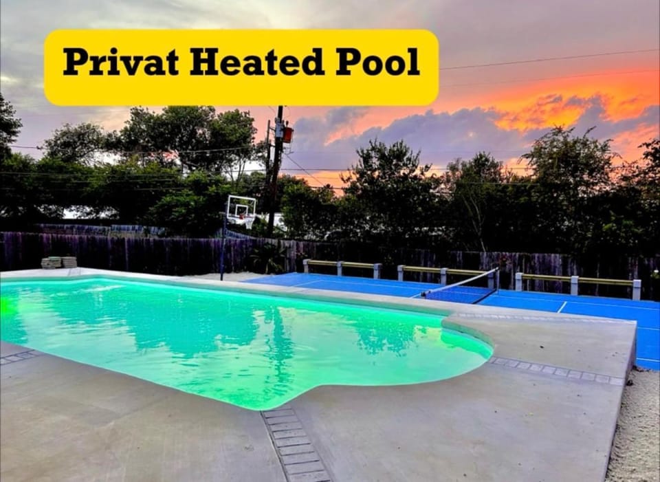 Tennis court, Swimming pool, Sports