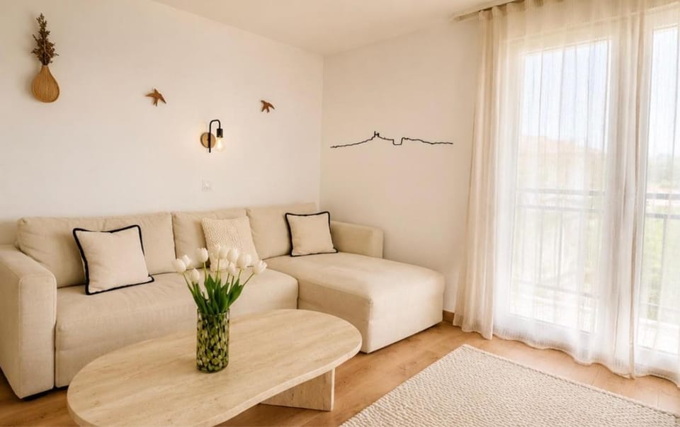Magnifique appartement lumineux avec piscine Apartment in Mallemort