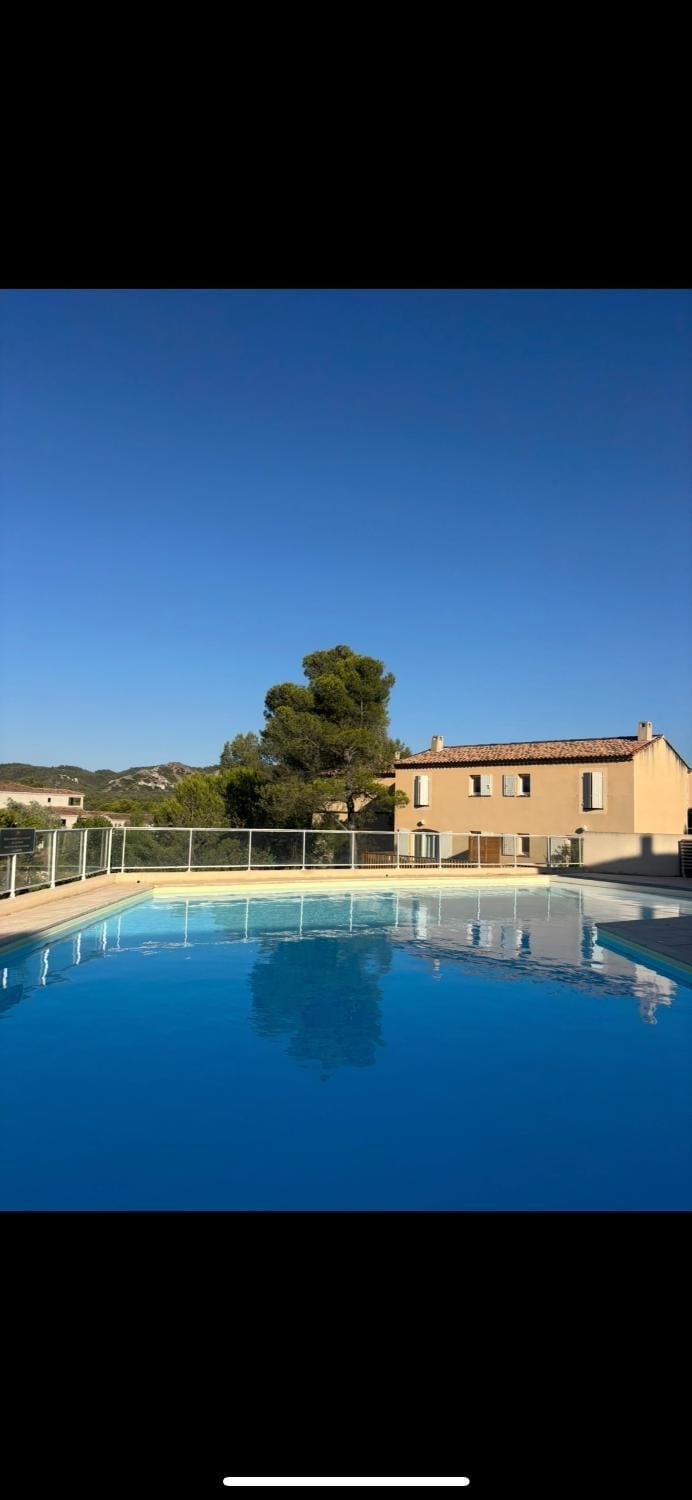 Magnifique appartement lumineux avec piscine Apartment in Mallemort