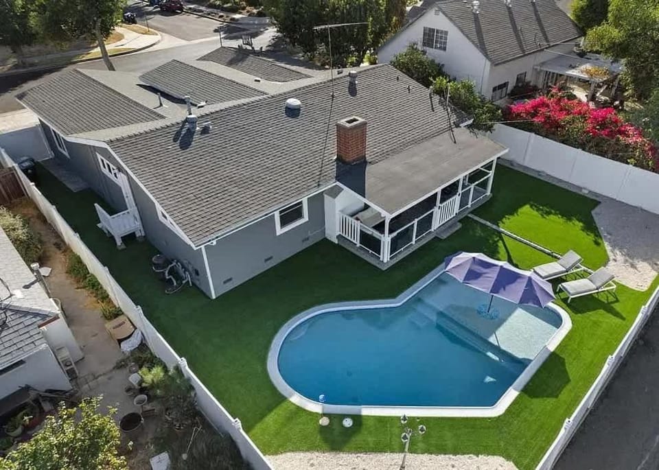 Love & LuxuryHeart Shaped Pool Paradise House in Canoga Park