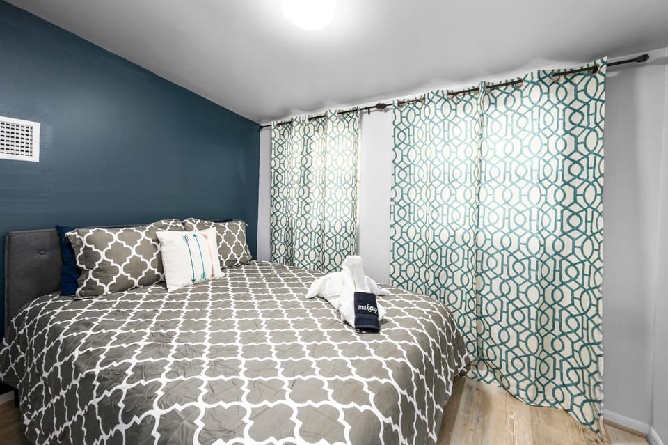 Cozy & Spacious Montrose Retreat with 3BR Near Houston Attractions Apartment in Houston