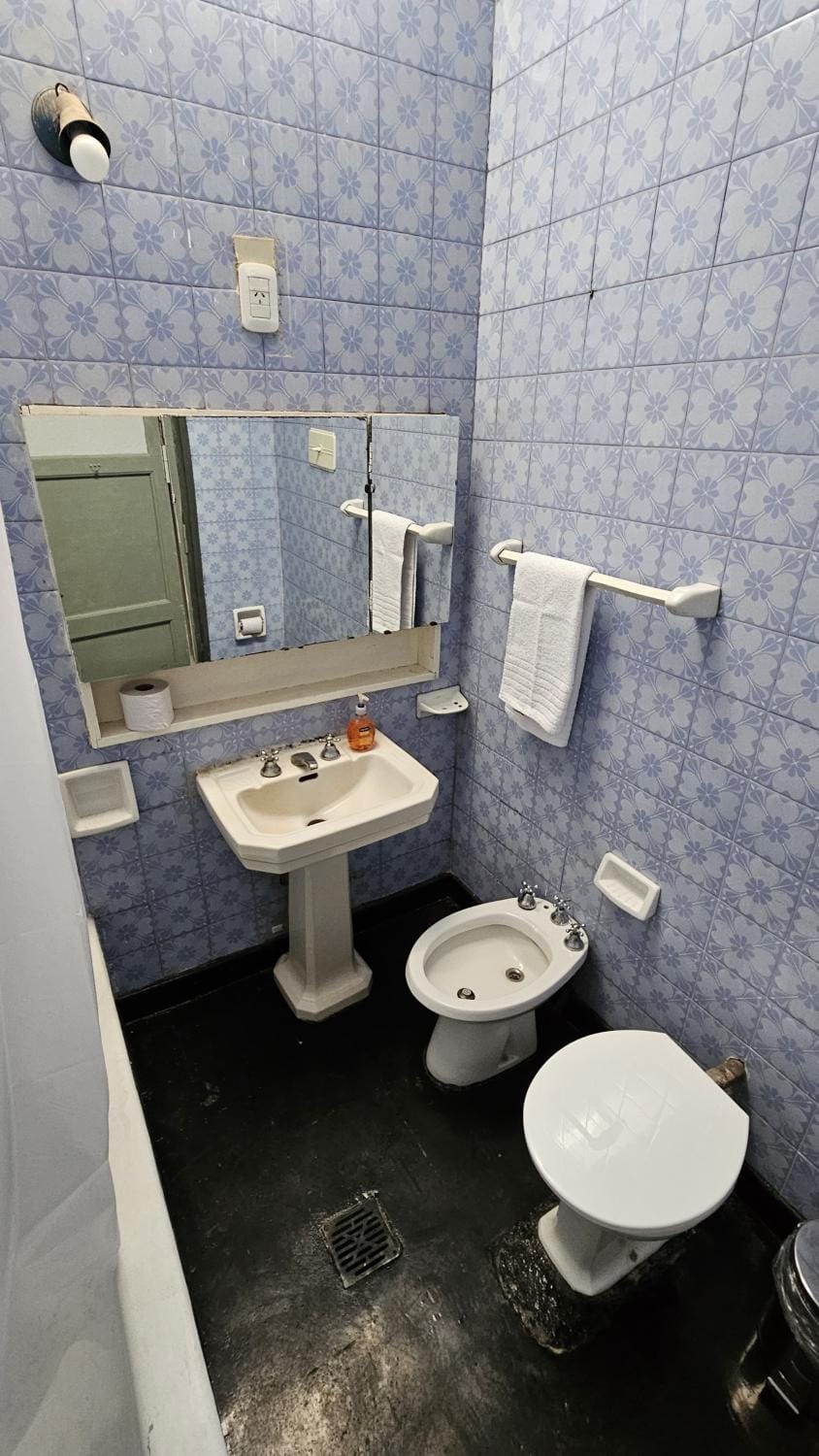 Shower, Toilet, Bathroom, bidet, towels