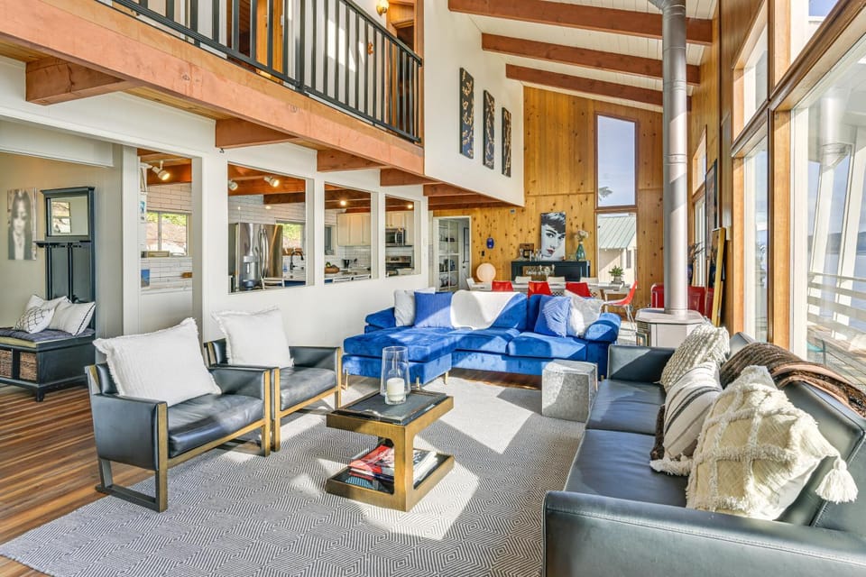 Decks and Views Waterfront Shelton Home House in Hood Canal
