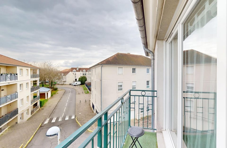 Day, Neighbourhood, Natural landscape, View (from property/room), Balcony/Terrace, Street view, Parking